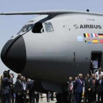 EADS ha anunciado nuevos retrasos de su avión militar A400.