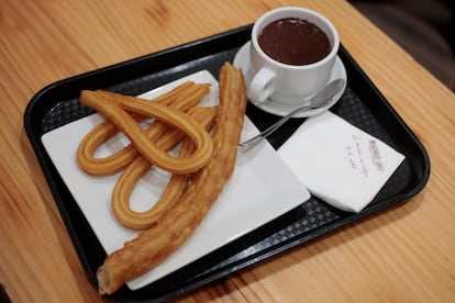 Churros, porra y chocolate de 1883, la churrería más antigua de Madrid.