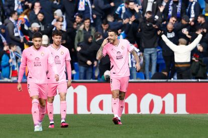 Joselu celebra su gol al Getafe este domingo en el Coliseum Alfonso Pérez.