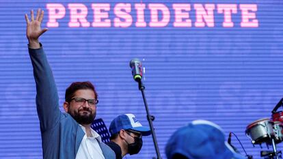 Gabriel Boric cierra su campaña por la presidencia de Chile, en Santiago, el 16 de diciembre de 2021.
