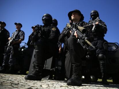 Militares durante un ensayo en R&iacute;o.