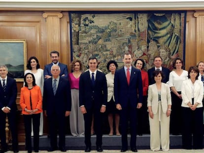 New Spanish government with King Felipe VI.