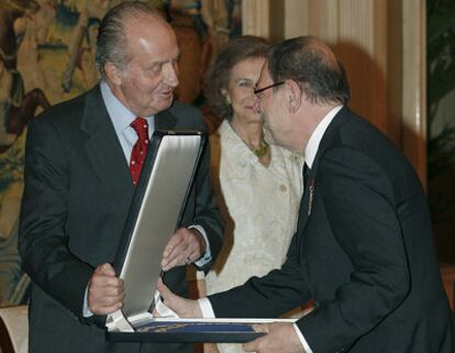 El Rey entrega el Toisón de Oro a Javier Solana.