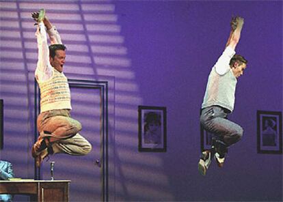 Una escena de 'Cantando bajo la lluvia', en el Sadler's Wells Theatre.