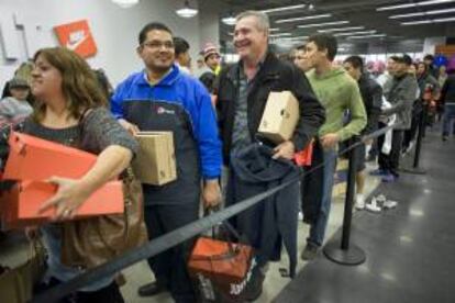 El gasto de los consumidores había subido un 2,6 % en el tercer trimestre. EFE/Archivo