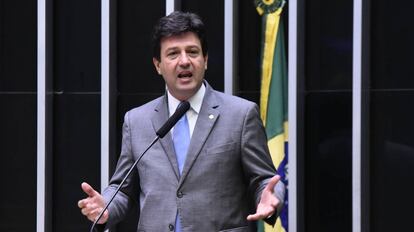 O deputado Mandetta no plenário da Câmara.