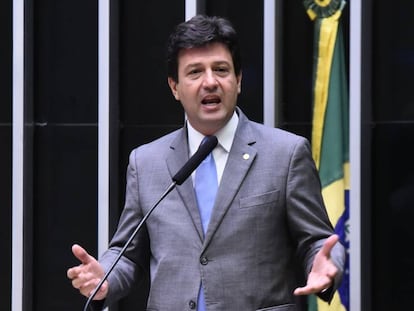 O deputado Mandetta no plenário da Câmara.