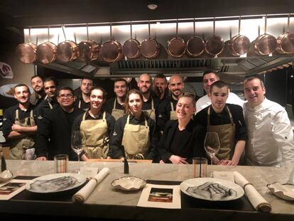 LOS COCINEROS Y SU BRIGADA / CAPEL