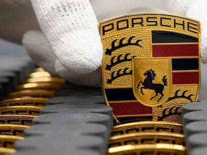 Símbolo de la marca de coches prémium Porsche.
