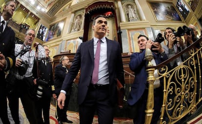 El candidato a presidente del Gobierno, Pedro Sánchez, este sábado al llegar al hemiciclo del Congreso de los Diputados.