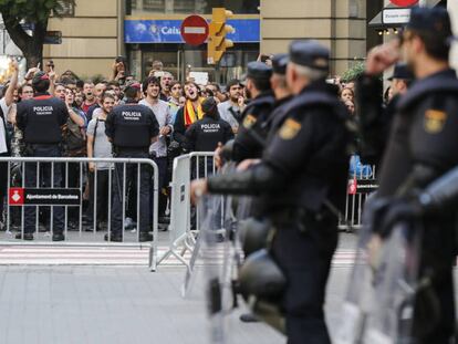 Manifestación ante la Jefatura Superior de Policía Nacional en Barcelona.