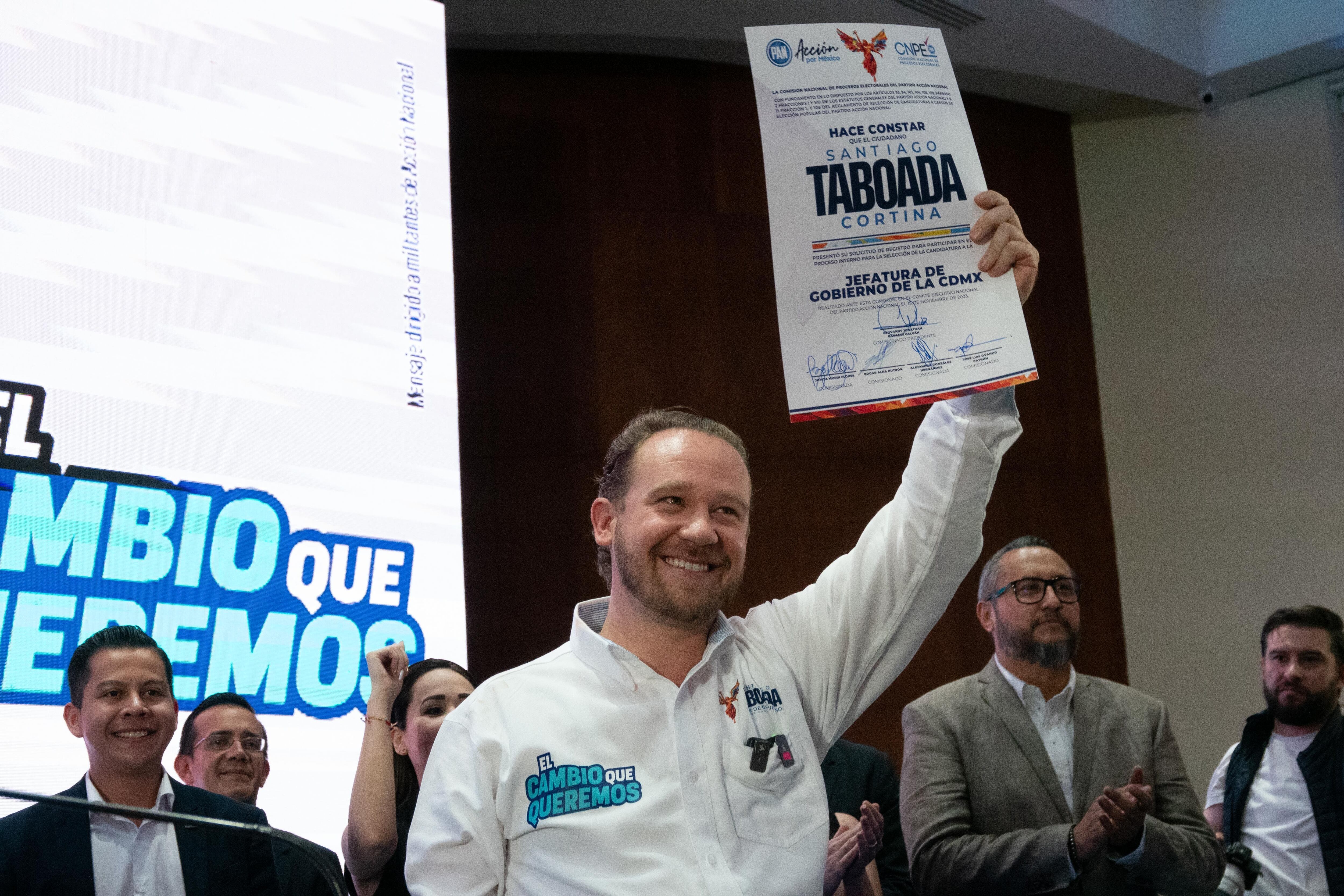 Santiago Taboada, en su registro como precandidato a la jefatura de Gobierno.