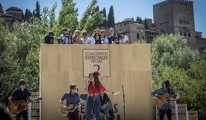 La cantante Sole&aacute; Morente en el escenario del ciclo Los Conciertos Especiales de las 2, en Granada. 