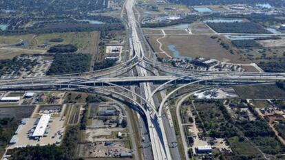 Nuevos carriles de peaje gestionados construidos en la mediana de la autopista SH-288, en una imagen facilitada por la empresa.