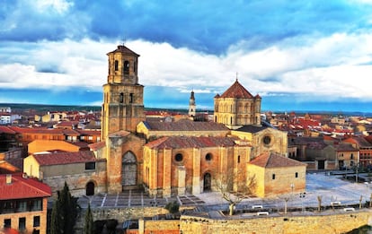 La colegiata de Toro (Zamora), vista al atardecer.