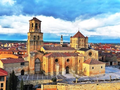 La colegiata de Toro (Zamora), vista al atardecer.