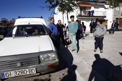 Desde el pasado 1 de noviembre, los agentes mantienen vigente el dispositivo para asegurar la integridad de las personas que viven en este barrio y reprimir posibles represalias entre clanes.