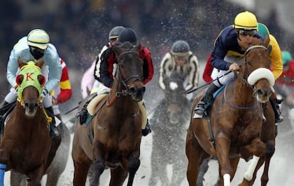 A race gets underway at Madrid&#039;s Zarzuela.