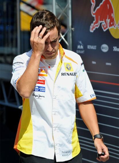 Fernando Alonso, tras retirarse del Gran Premio de Hungría.