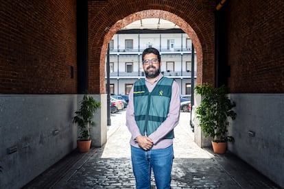 El comandante Pedro Garrido, jefe de Grupo en la Unidad Operativa de Medio Ambiente (UCOMA) del Seprona de la Guardia Civil, este lunes en la sede de la institución en Madrid.
