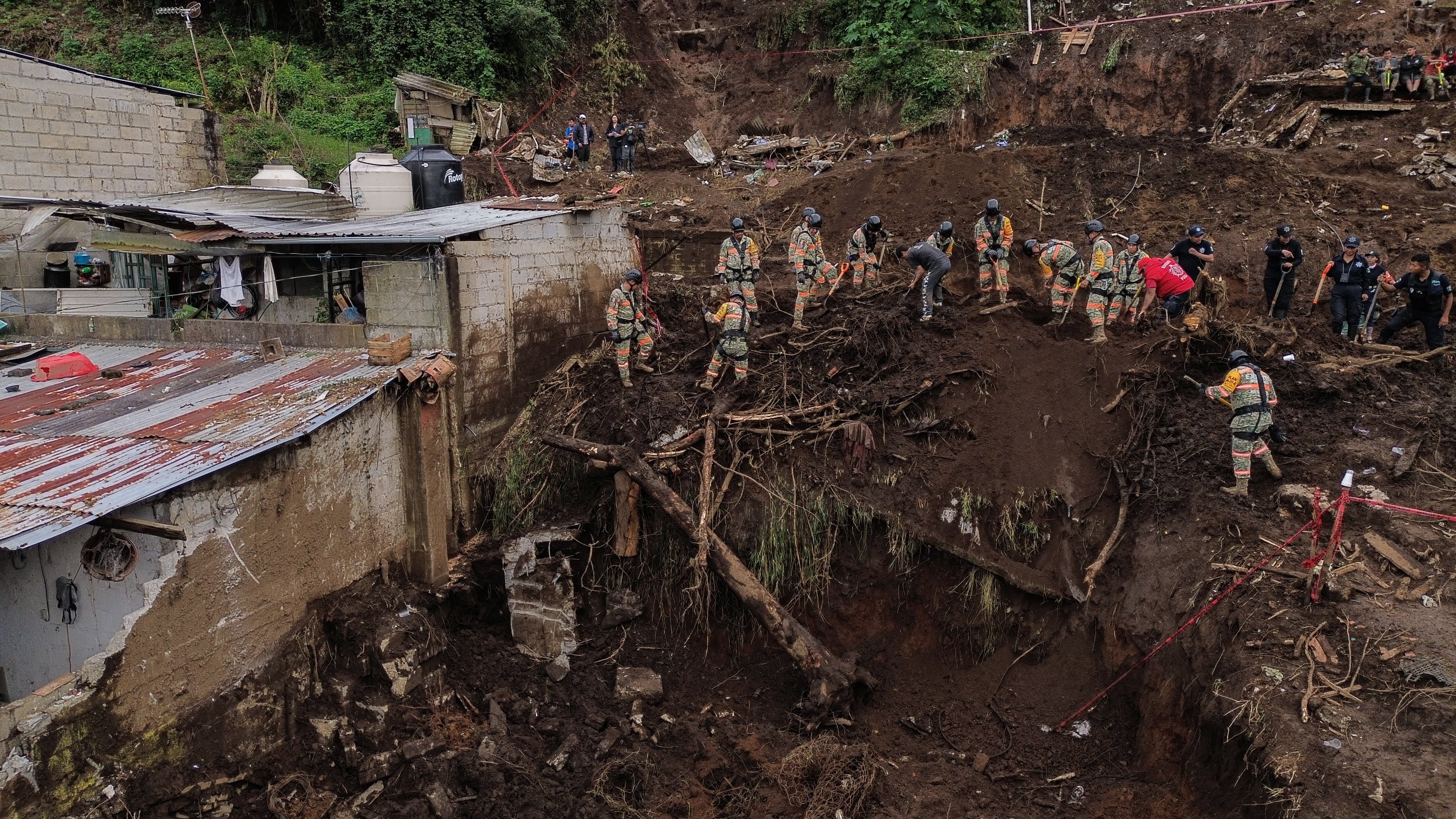 Huauchinango busca desesperadamente a sus desaparecidos tras las tormentas