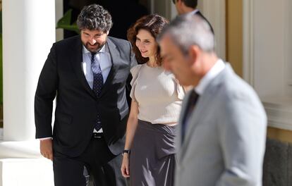 El presidente de Murcia, Fernando López Miras, junto a la presidenta de la Comunidad Autónoma de Madrid, Isabel Díaz Ayuso.