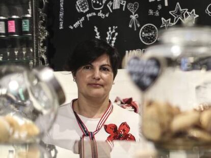Marta Gómez Cosío, en su panadería-pastelería de Puentenansa (Ríonansa, Cantabria).