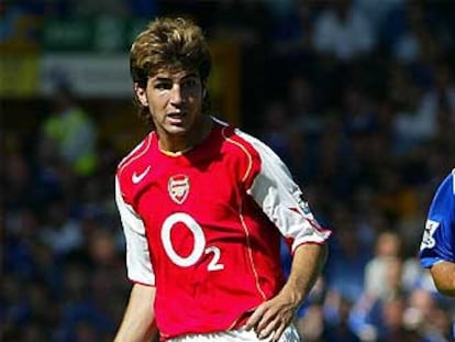 Cesc, atento en una jugada.