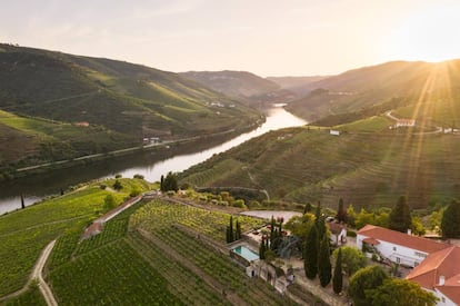 Instalaciones del hotel Quinta Nova de Nossa Senhora do Carmo, junto al Duero a su paso por Portugal.