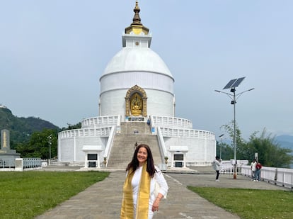 Patricia Paulo en la 'estupa' de la paz de Nepal.