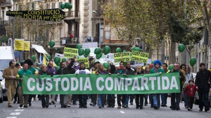 Una manifestación a favor de la custodia compartida de los hijos en Barcelona en 2008.