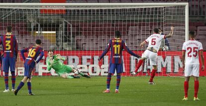 Marc-Andre ter Stegen para el penalti de Lucas Ocampos.