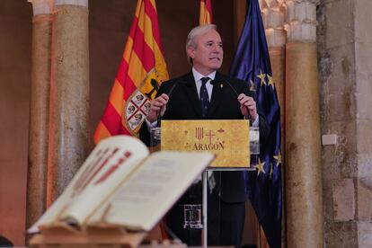 El nuevo presidente de Aragón, Jorge Azcón, en el discurso de toma posesión este viernes en Zaragoza.