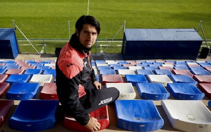 Rub&eacute;n de la Red, entrenador del filial del Getafe, posa antes de la entrevista