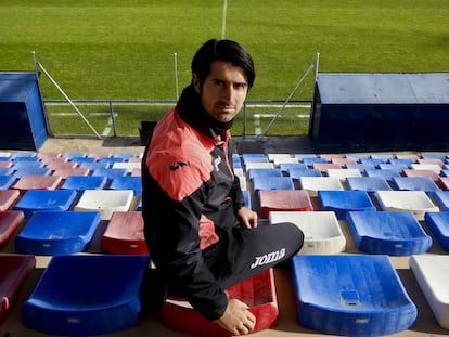 Rub&eacute;n de la Red, entrenador del filial del Getafe, posa antes de la entrevista