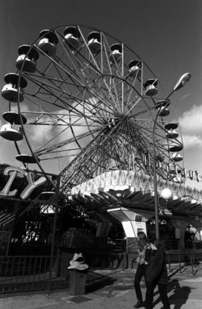 Una noria en el Parque de Atracciones de la Casa de Campo de Madrid. 