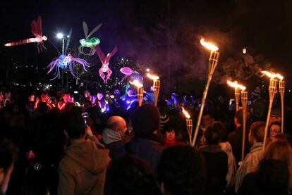 El pasacalles de luz en el parque de Madrid Río.