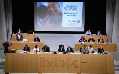 La asamblea de la BBK ante su votación definitiva para transformar la caja en fundación bancaria