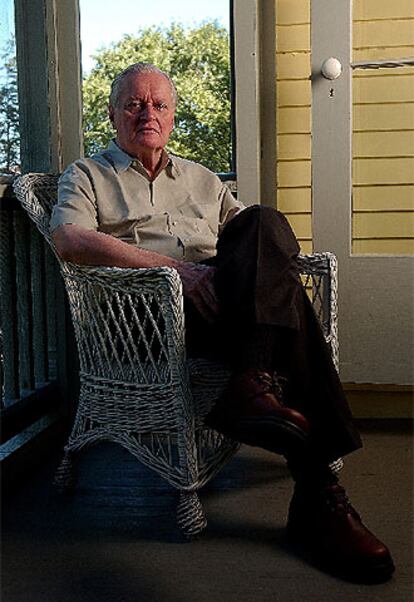 El poeta John Ashbery, en su casa de Nueva York (Estados Unidos, 2002).