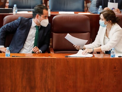 La presidenta de la Comunidad de Madrid, Isabel Díaz Ayuso, y el videpresidente, Ignacio Aguado, el martes en la Asamblea.