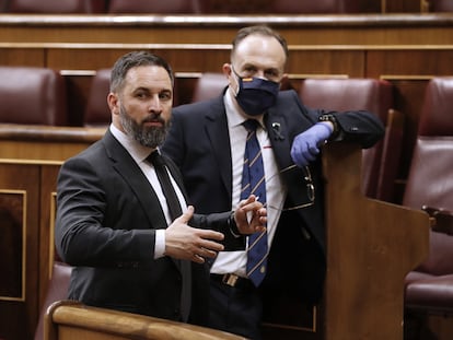 El líder de Vox, Santiago Abascal, sale del hemiciclo tras el pleno del Congreso del pasado miércoles.