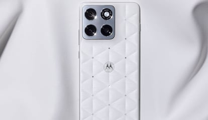 Motorola Edge 70 con cristales de Swarovski