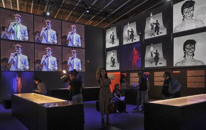 Aspecte de l'exposició sobre el músic David Bowie celebrada al maig del 2017 al Dhub de Barcelona.