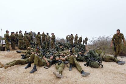 Soldados israelíes descansan cerca de la frontera de Líbano el pasado 4 de agosto.