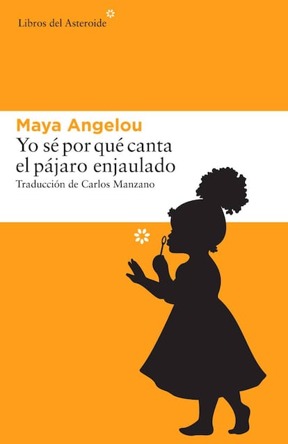 <p> <strong>Por qué lo debe leer un hombre.</strong> Porque es un ejemplo brutal de superación por parte de una mujer. Para quien no la conozca, Maya Angelou (EEUU, 1928-2014) fue poeta, cantante, bailarina y actriz; pero antes que eso fue prostituta, cocinera y regente de algún club nocturno de dudosa reputación. Y un poco antes fue una niña negra, violada por el novio de su madre, y que estuvo 10 años sin hablar después de que el violador fuera asesinado, presuntamente, por miembros de su familia. Si solo por esto no te dan ganas de leer su historia, te damos más razones. En este primer volumen de su autobiografía, Angelou narra cómo una niña descubre el mundo al que debe enfrentarse, en plena segregación racial en Estados Unidos, siendo mujer, negra y pobre, una triple discriminación. Y lo hace sin victimismo, cursilería o falso dramatismo más bien con una prosa inteligente y brillantemente real. Y si te quedas con ganas de más, tienes seis libros más que completan la biografía. El último de ellos es el que la actriz Emma Watson escondió por el metro de Londres para fomentar su lectura.