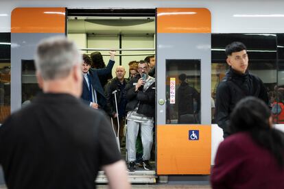 Un tren de Rodalies en la estación de Sants, dos días después de la avería.