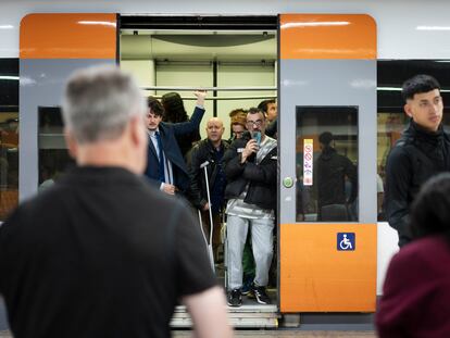 Un tren de Rodalies en la estación de Sants, dos días después de la avería.