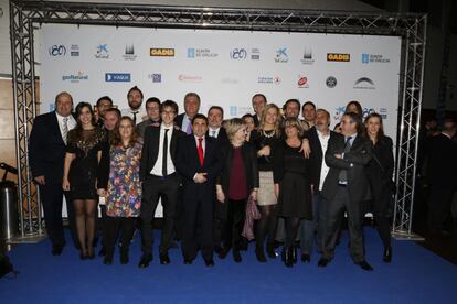 Los trabajadores de Radio Galicia junto al director general de la Cadena SER, Alejandro Nieto