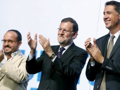 El presidente del Gobierno, Mariano Rajoy, junto al candidato del PPC a la Generalitat, Xavier García Albiol, este viernes.