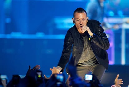 Chester Bennington, vocalista de Linkin Park, atua no festival iHeartRadio Music em Las Vegas, Nevada, em 22 de setembro de 2012.